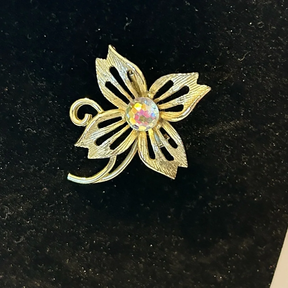Vintage Gold Tone Metal Large Flower Brooch,‎ Rhinestone Center
